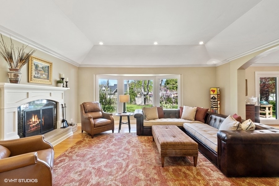 899 Cherokee Road Lake Forest, IL 60045 - Photo 10 of 37