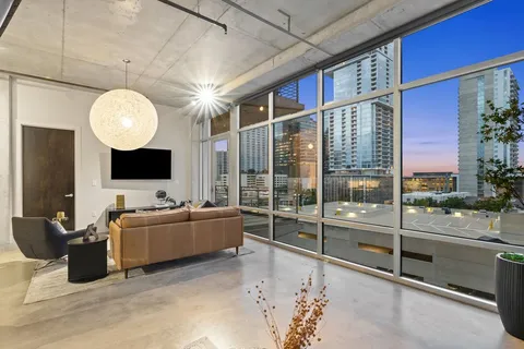 $825,000 | 800 West 5th Street, Unit 703, Austin, TX 78703
