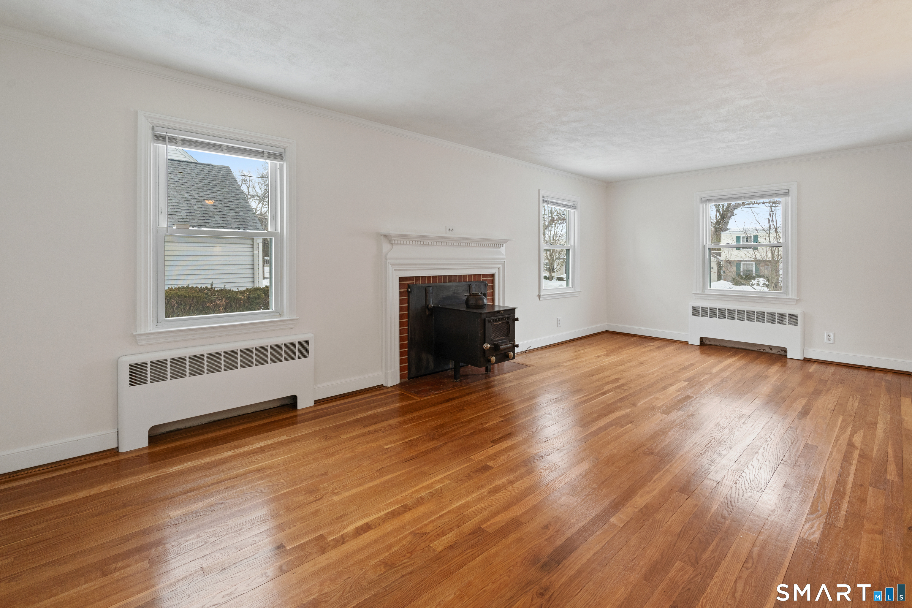 56 Craigmoor Road West Hartford, CT 06107 - Photo 3 of 24