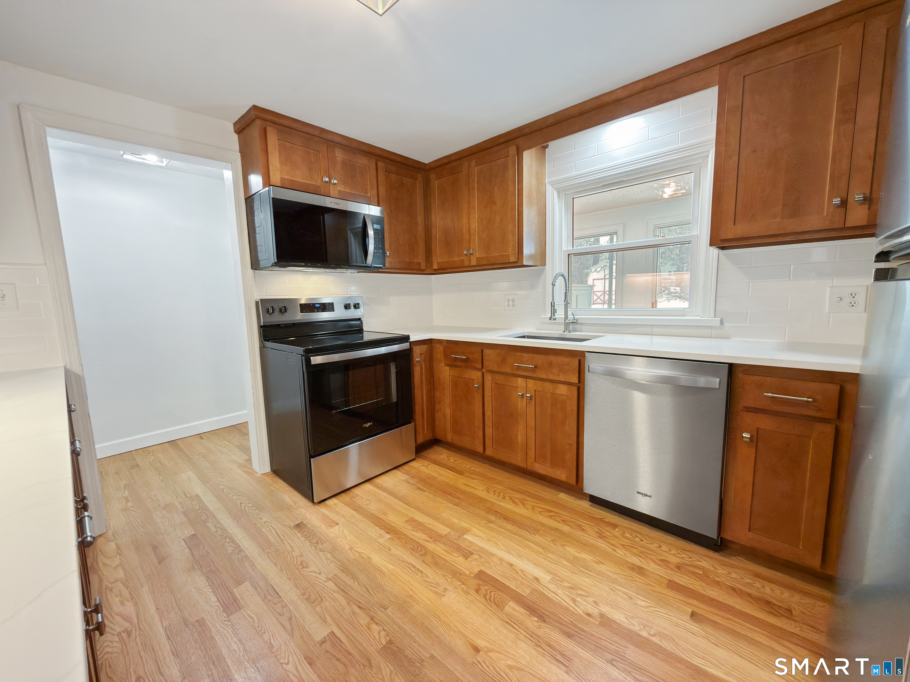 56 Craigmoor Road West Hartford, CT 06107 - Photo 4 of 24