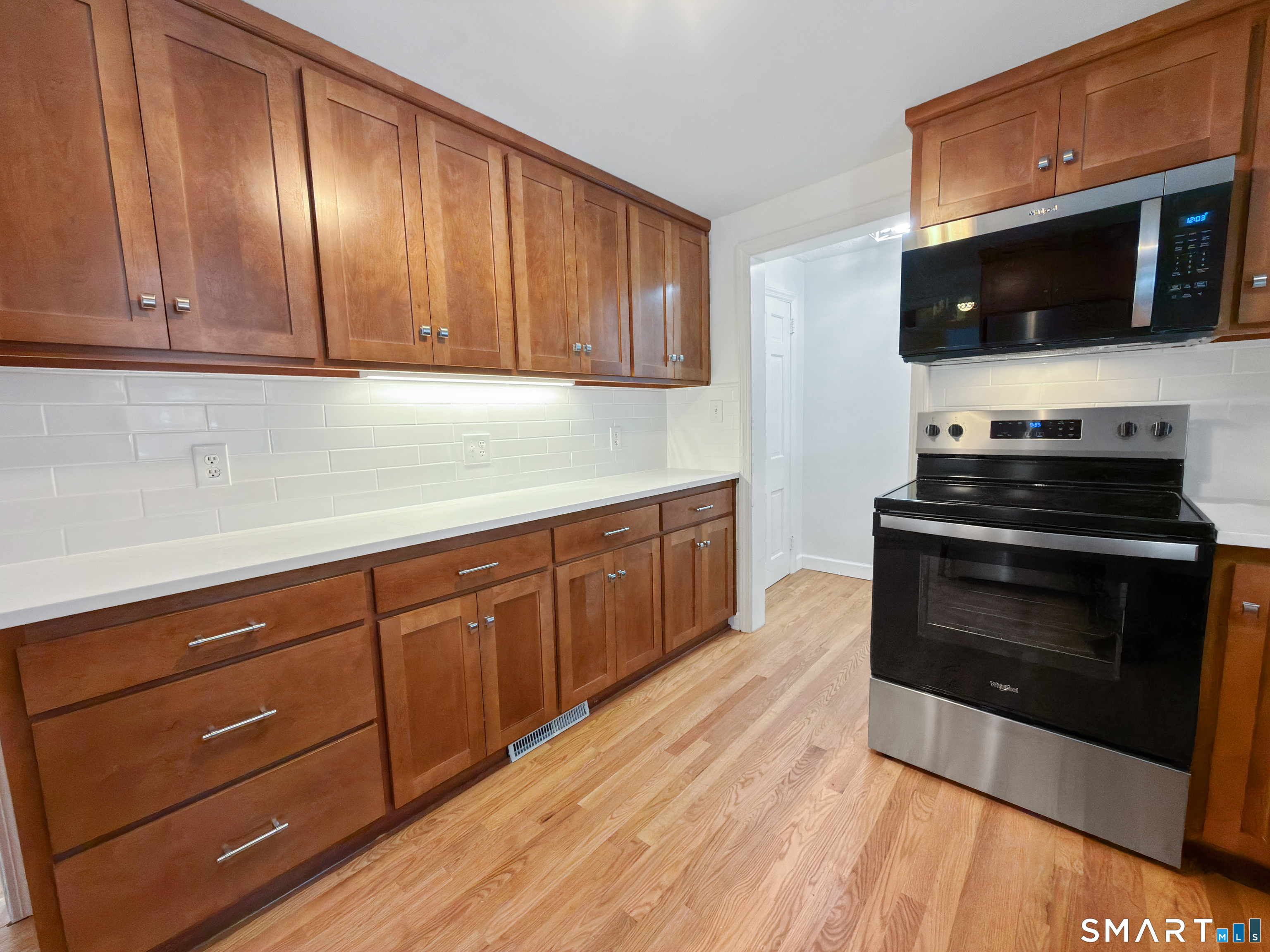 56 Craigmoor Road West Hartford, CT 06107 - Photo 5 of 24