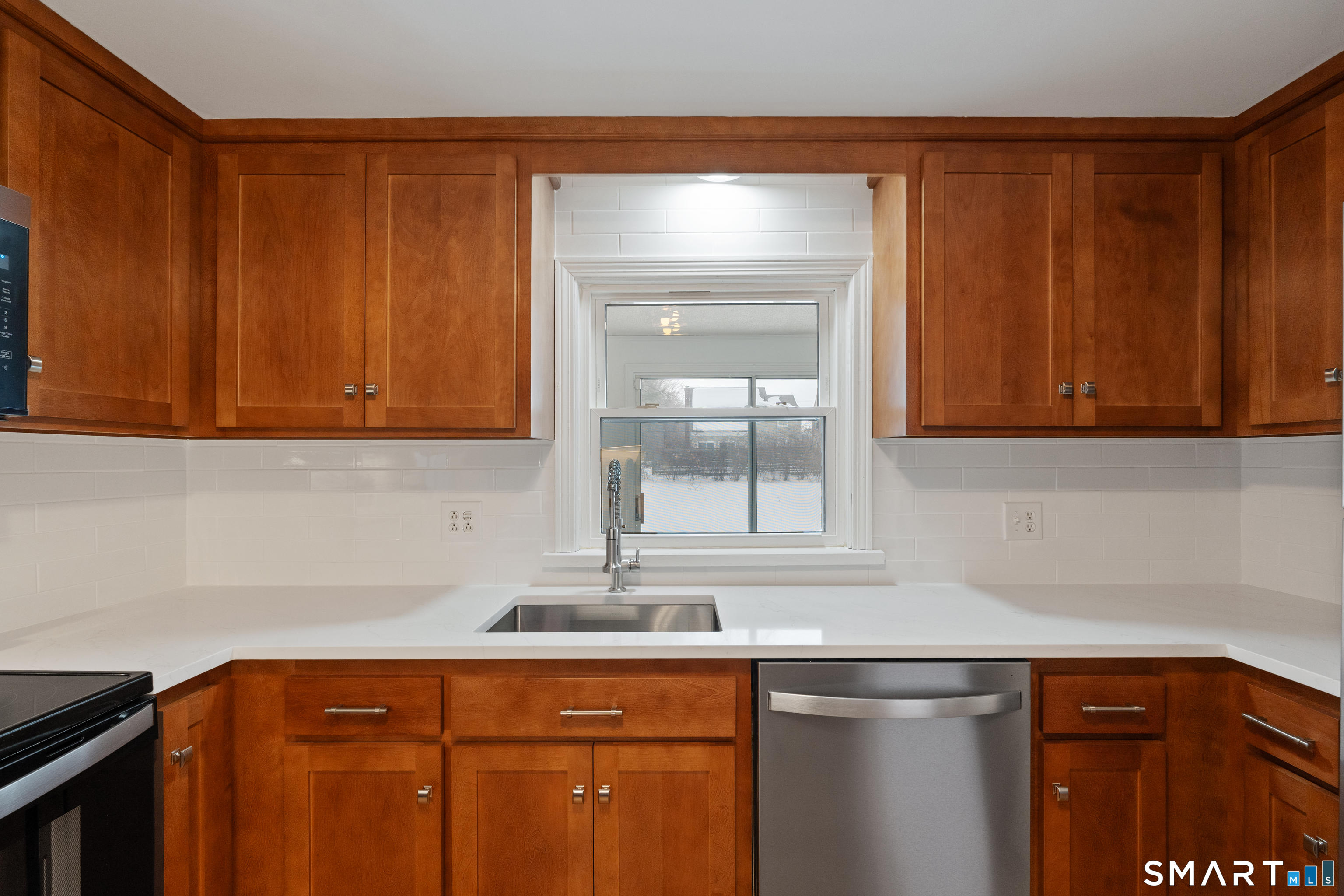 56 Craigmoor Road West Hartford, CT 06107 - Photo 6 of 24