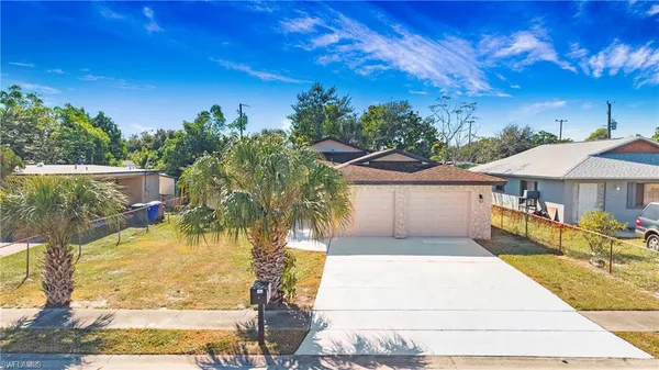 $2,395 | 3148 Apache Street, Fort Myers, FL 33916