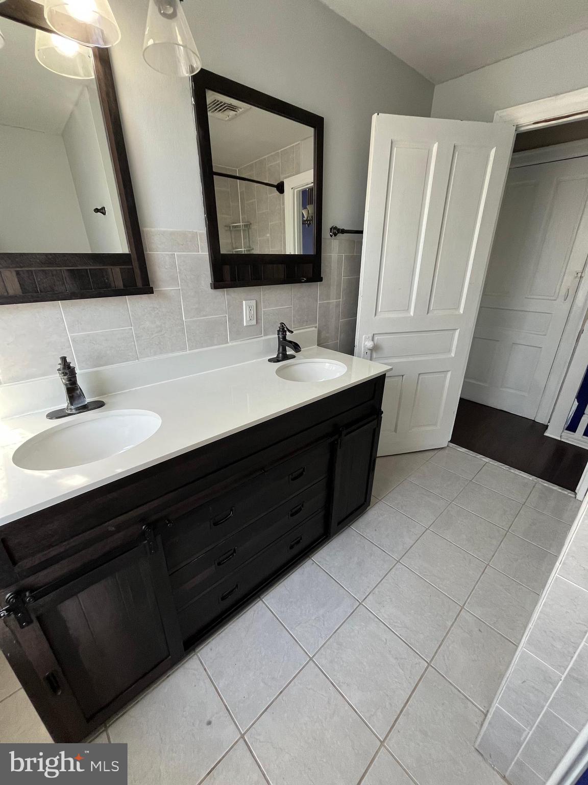 5547 Ridge Avenue Philadelphia, PA 19128 - Photo 51 of 53