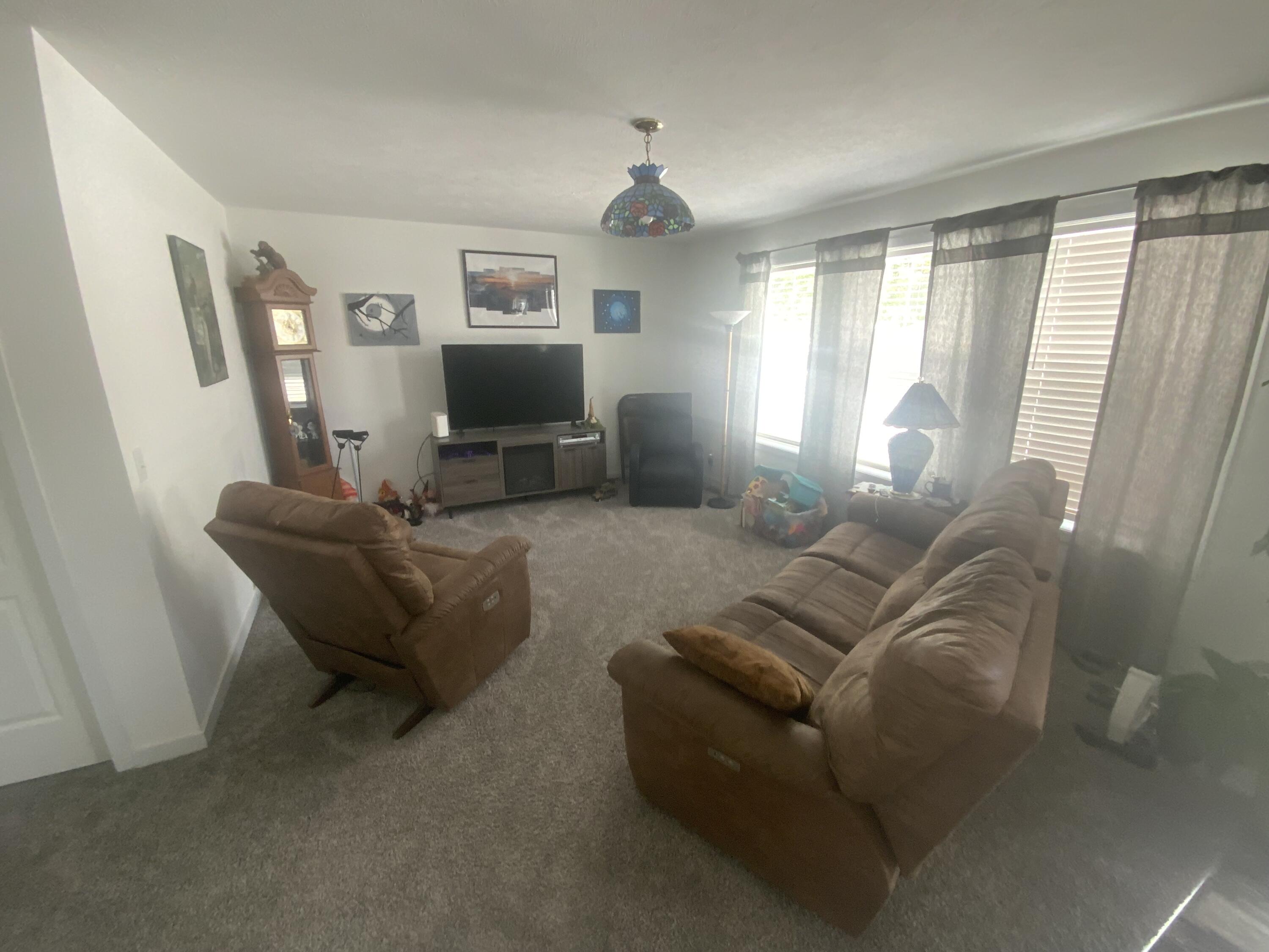 3884 Shoreham Drive Jackson, MI 49201 - Photo 7 of 18 IMG_1177