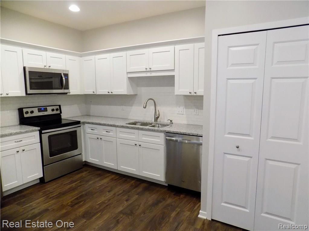 41754 Independence Drive Novi, MI 48377 - Photo 9 of 23 DSCN0397.JPG