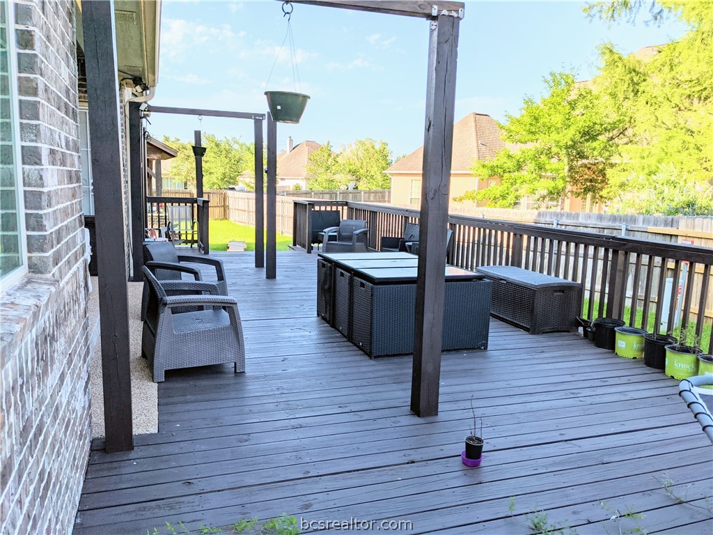 2136 Rockcliffe Loop College Station, TX 77845 - Photo 5 of 16 a lobby with furniture and wooden floor