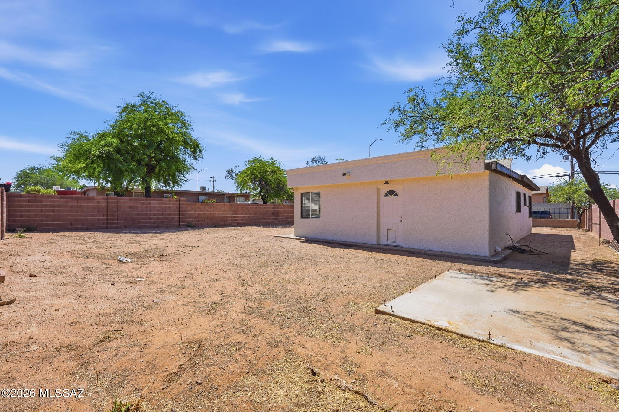 136 West Elvira Road Tucson, AZ 85756 - Photo 25 of 27 a backyard of a house
