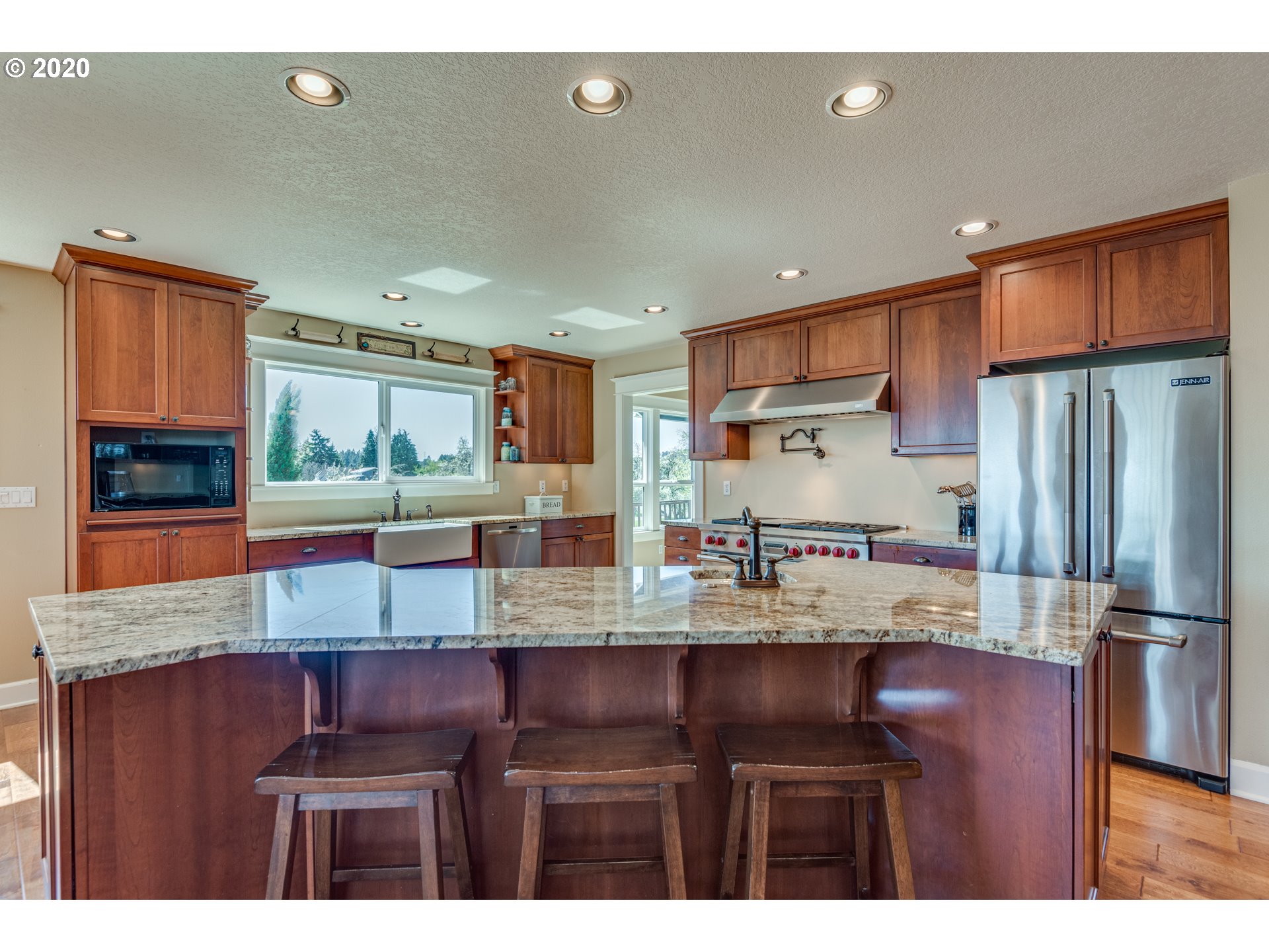 21540 Southwest Aebischer Road Sherwood, OR 97140 - Photo 7 of 32 Kitchen