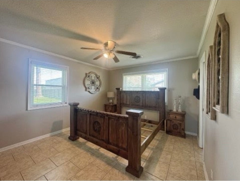509 Light Street Anahuac, TX 77514 - Photo 11 of 19