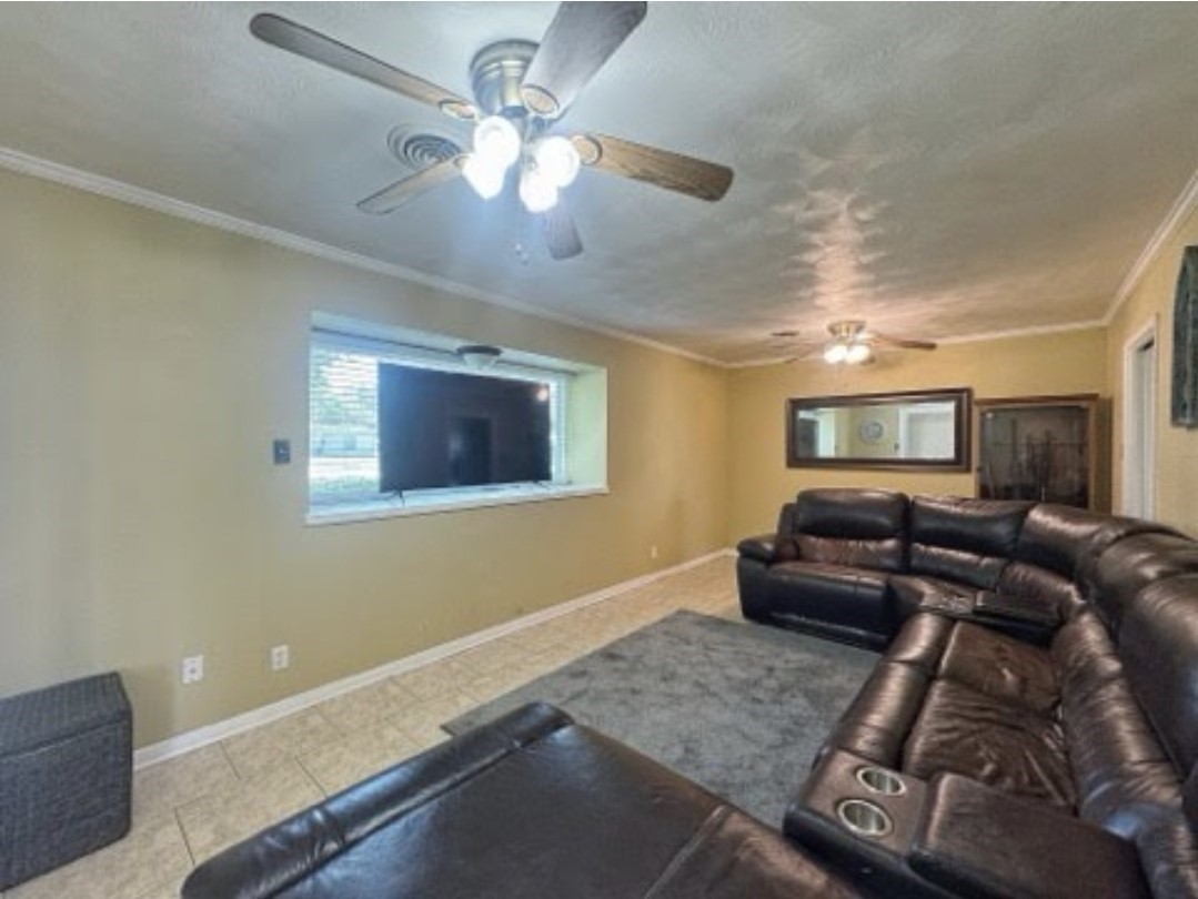 509 Light Street Anahuac, TX 77514 - Photo 4 of 19