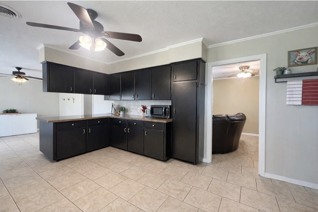 509 Light Street Anahuac, TX 77514 - Photo 6 of 19