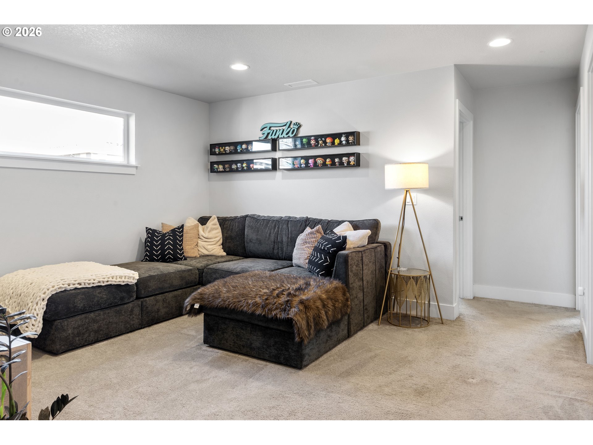 221 South 39th Drive Ridgefield, WA 98642 - Photo 21 of 35 a living room with furniture and a rug