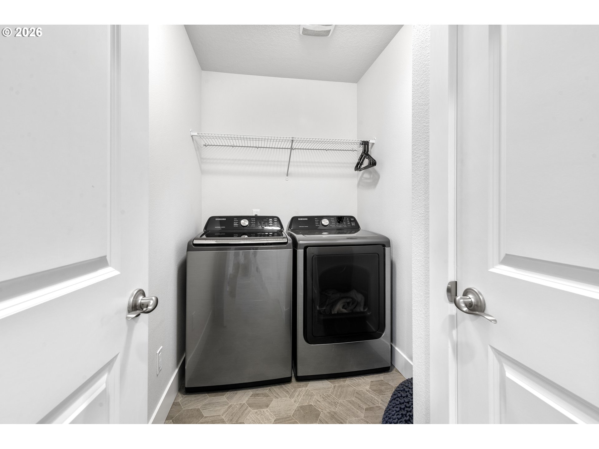 221 South 39th Drive Ridgefield, WA 98642 - Photo 23 of 35 a utility room with dryer and washer