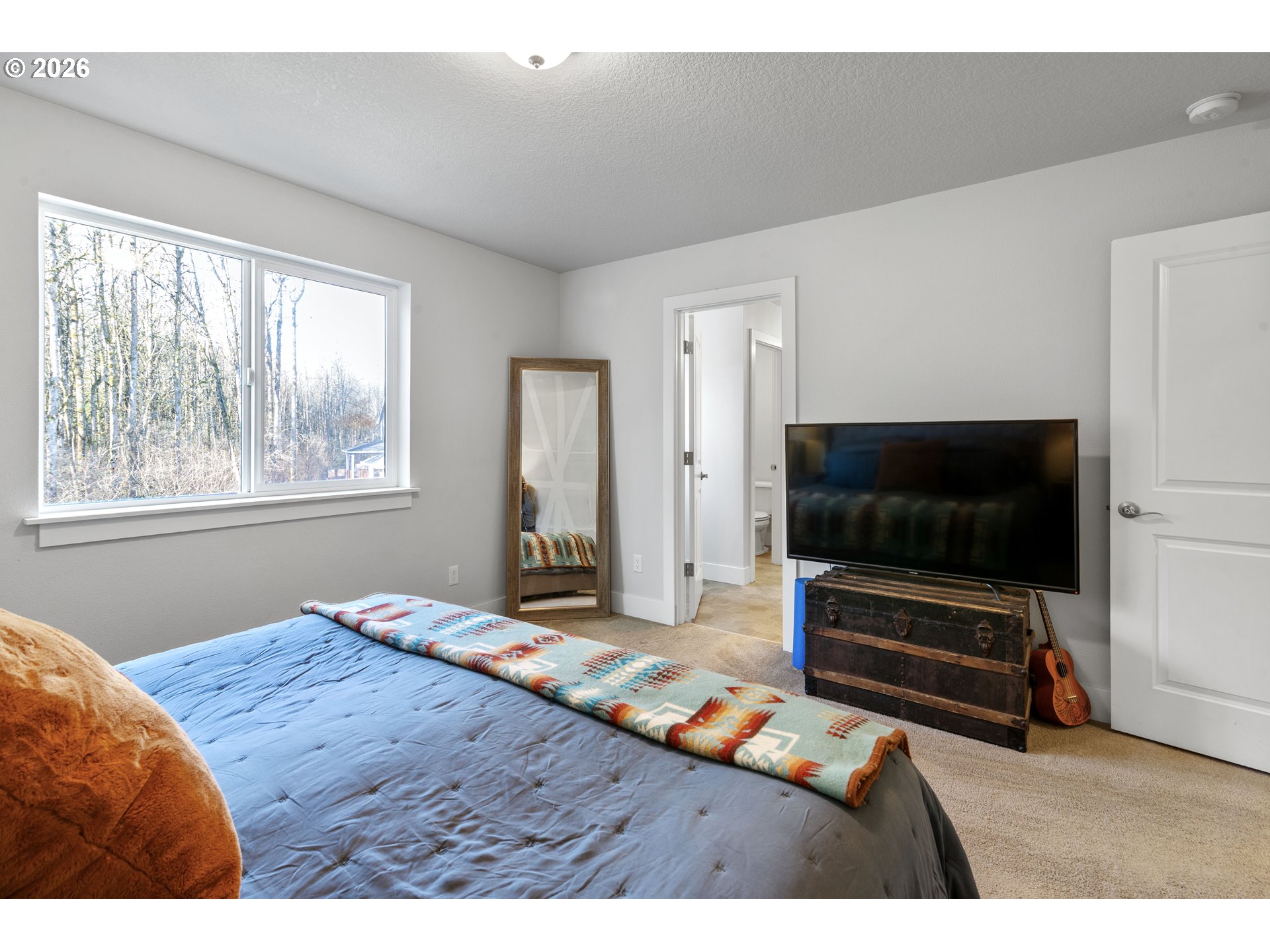 221 South 39th Drive Ridgefield, WA 98642 - Photo 26 of 35 a living room with furniture and flat screen tv