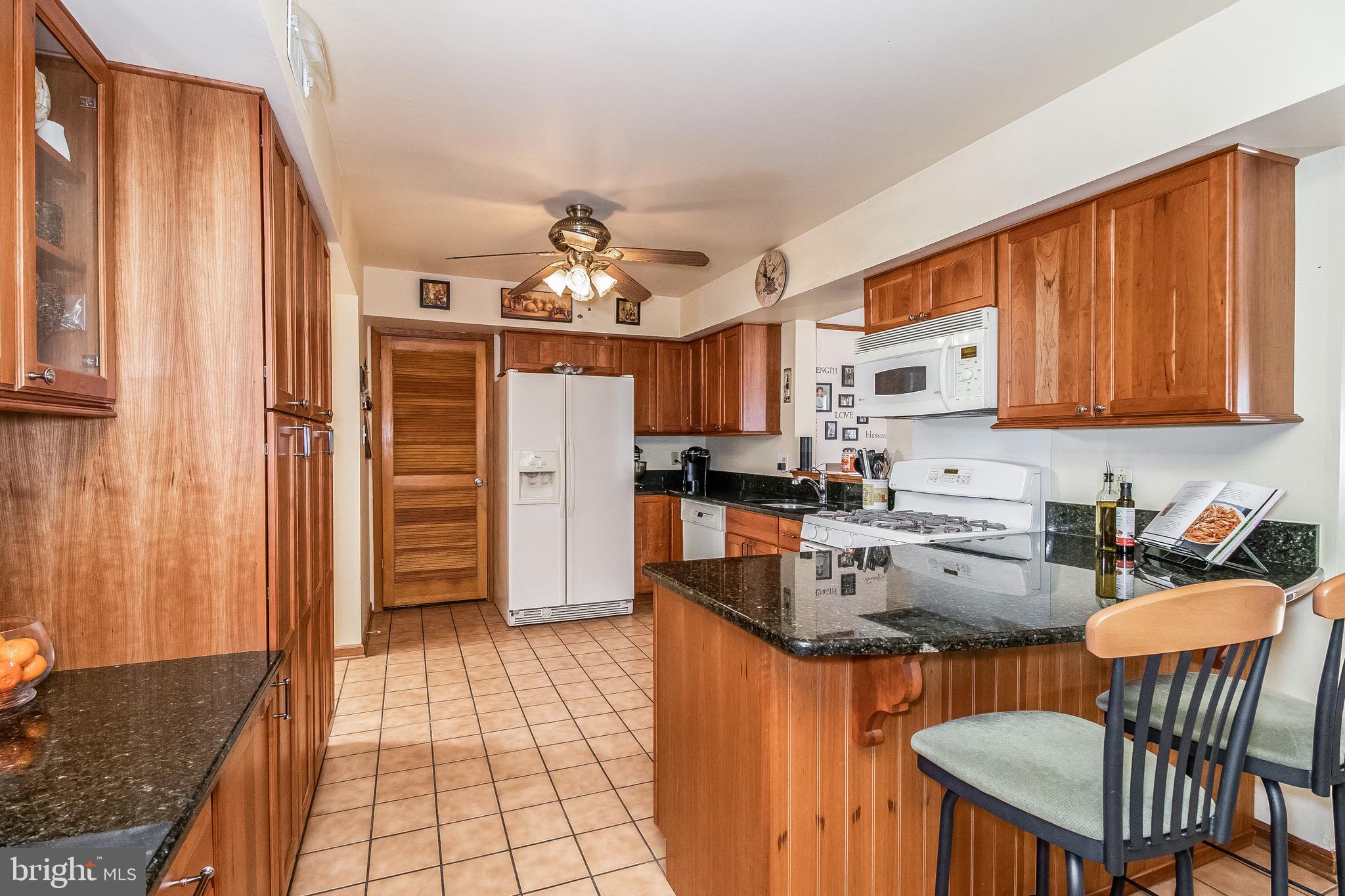 80 Edinburgh Road Blackwood, NJ 08012 - Photo 11 of 31 Updated Kitchen with tile flooring