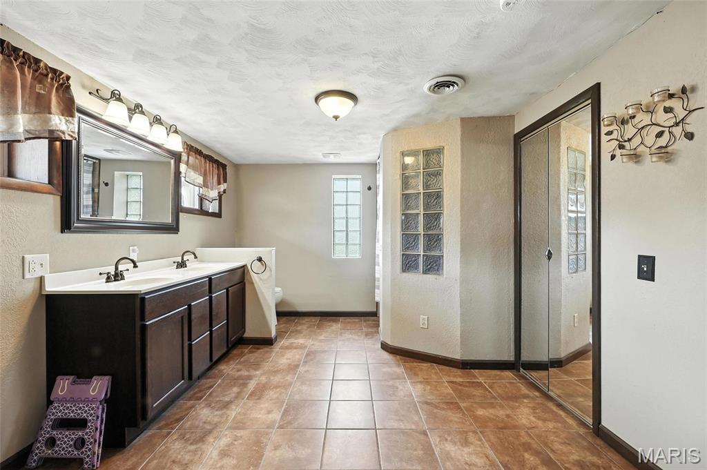 10443 Airport Road Mineral Point, MO 63660 - Photo 25 of 47