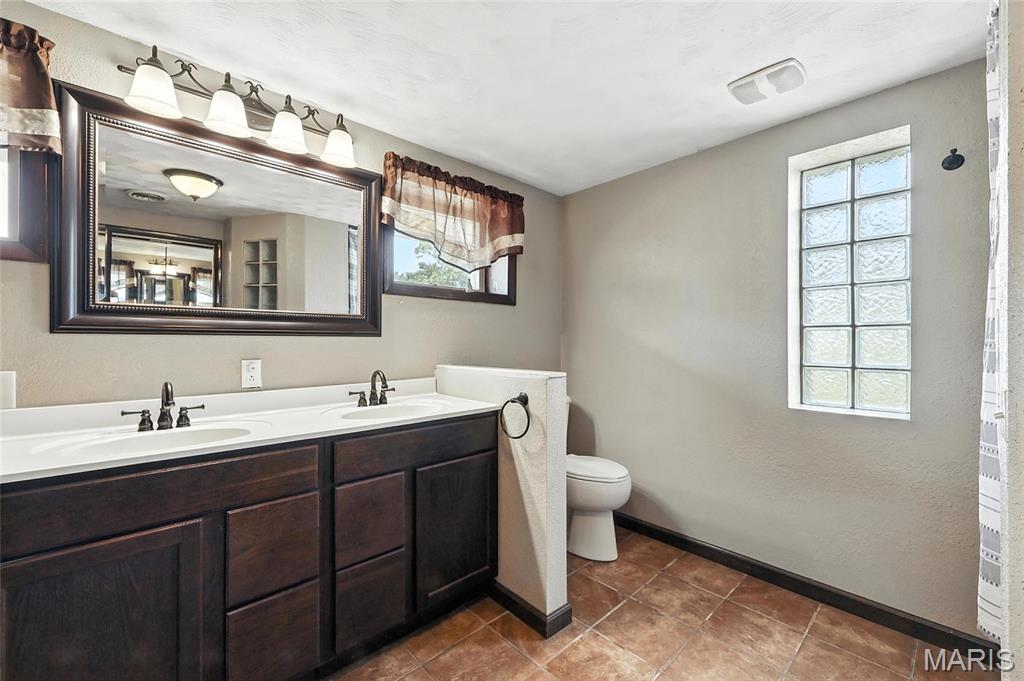 10443 Airport Road Mineral Point, MO 63660 - Photo 26 of 47