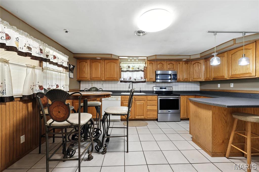 10443 Airport Road Mineral Point, MO 63660 - Photo 7 of 47