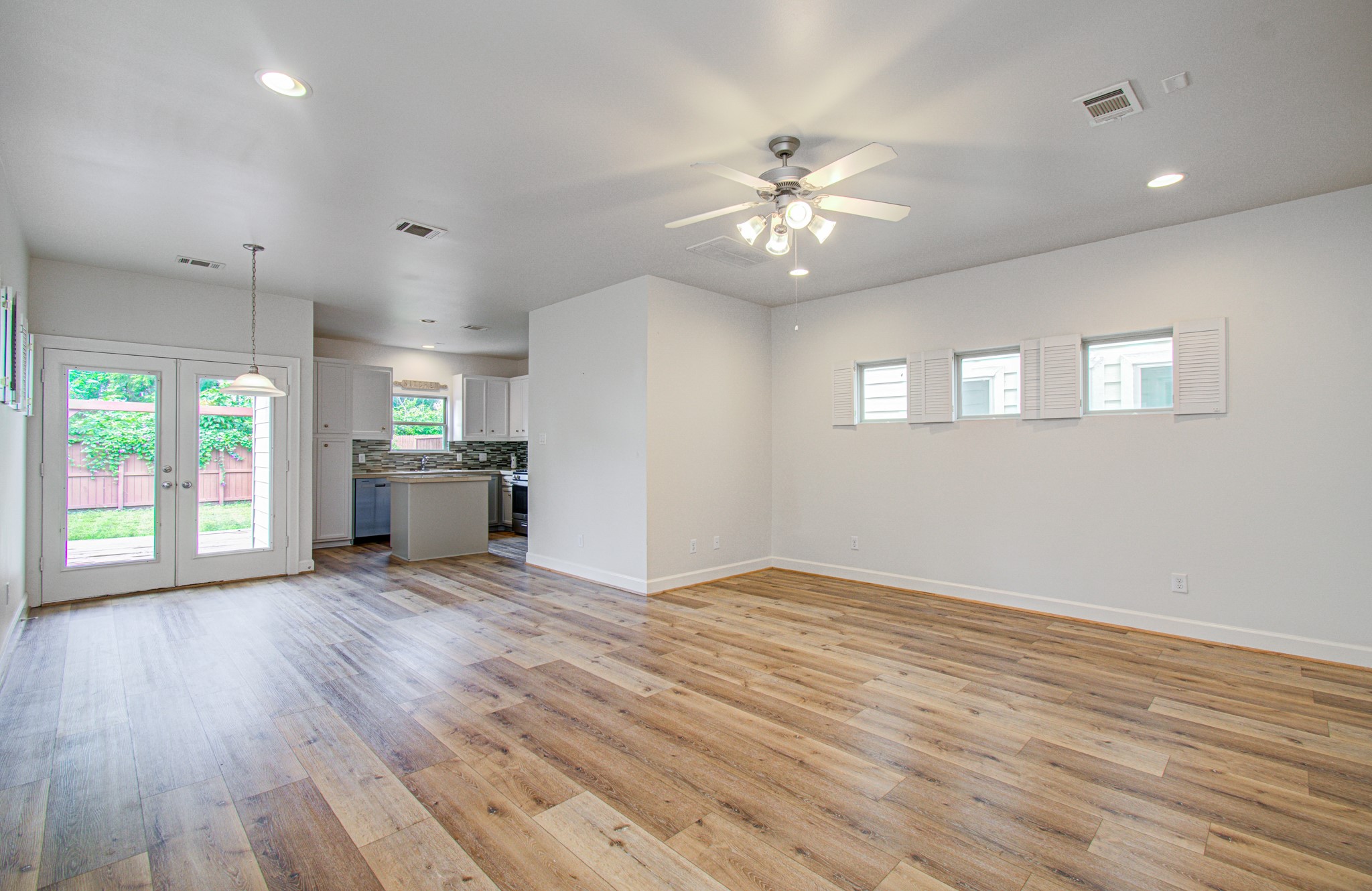 624 East 39th Street Houston, TX 77022 - Photo 8 of 37 an empty room with wooden floor fan and windows