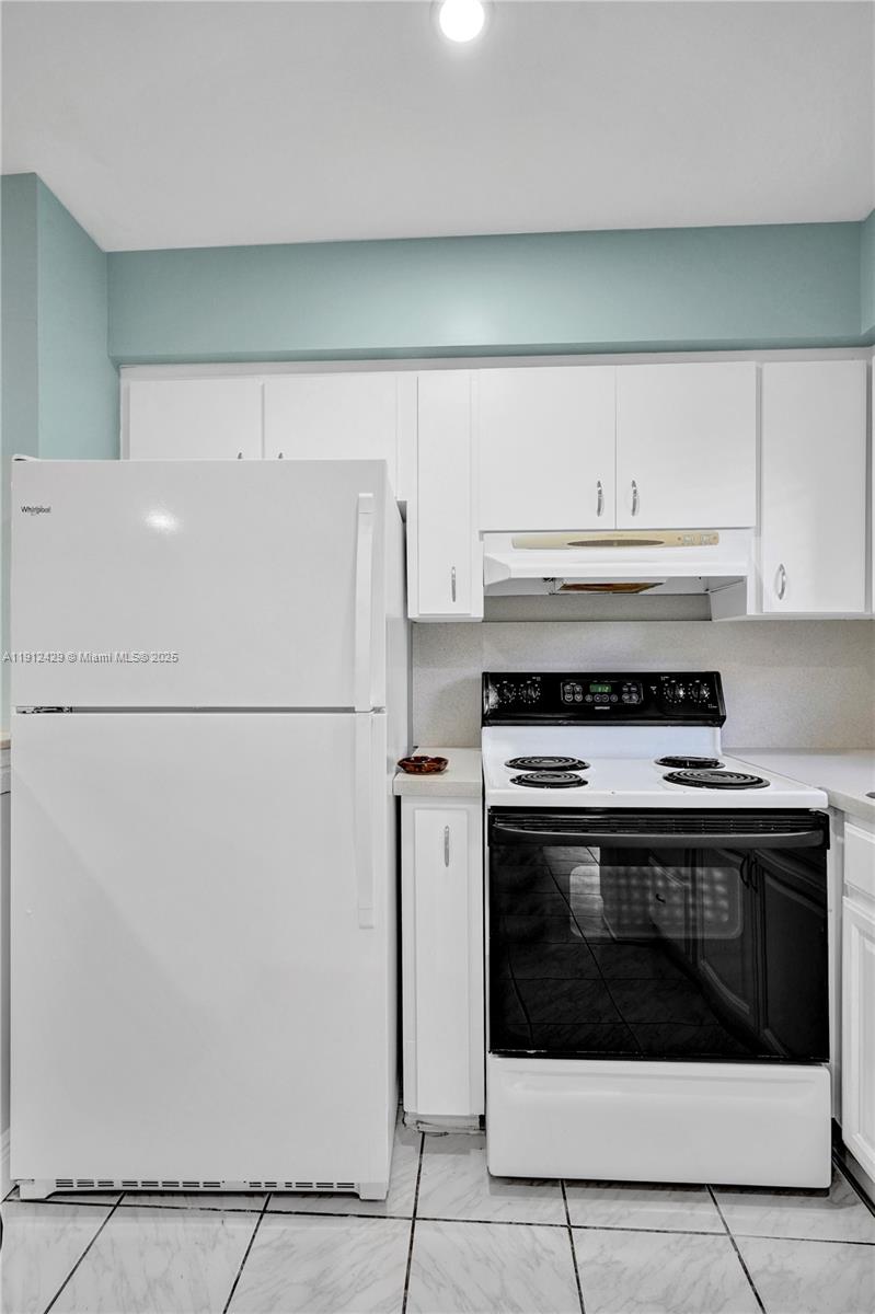 720 Southeast 15th Street, Unit 2R Fort Lauderdale, FL 33316 - Photo 15 of 33 a white refrigerator freezer and a stove sitting inside of a kitchen