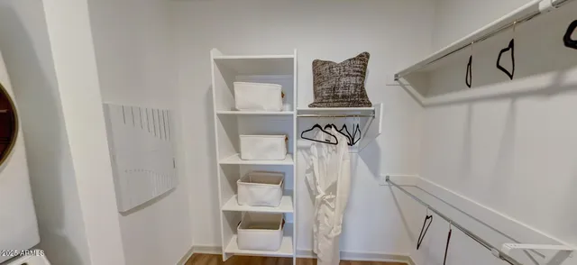 a view of entryway and kitchen