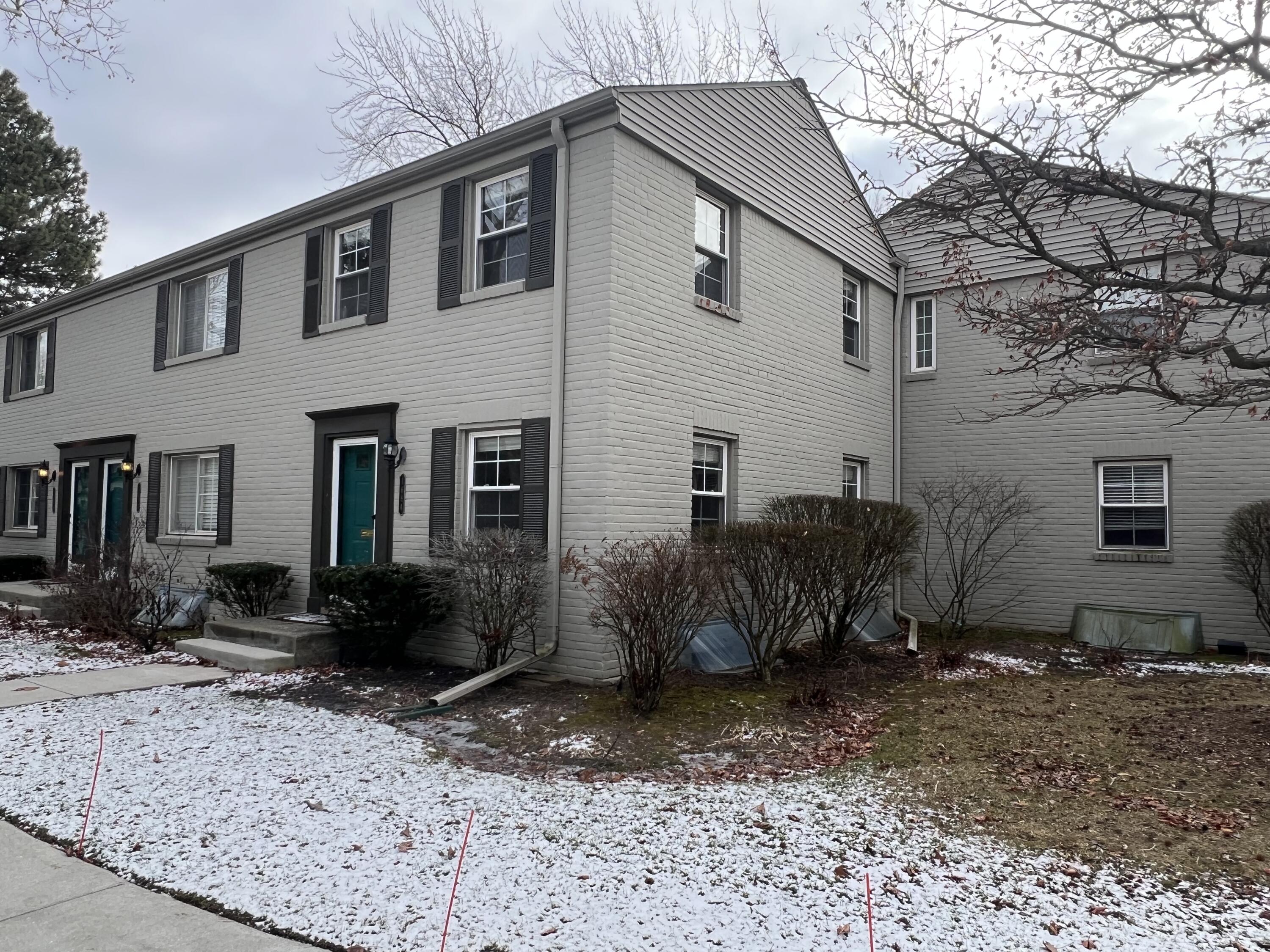 1684 Graefield Road, Unit 60 Birmingham, MI 48009 - Photo 2 of 20 IMG_1433