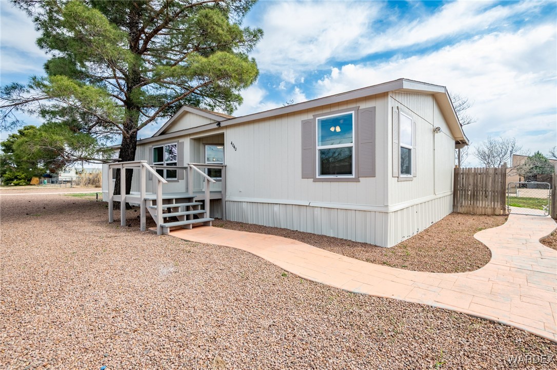 4040 North Stardust Road Kingman, AZ 86409 - Photo 21 of 36 Front of Structure