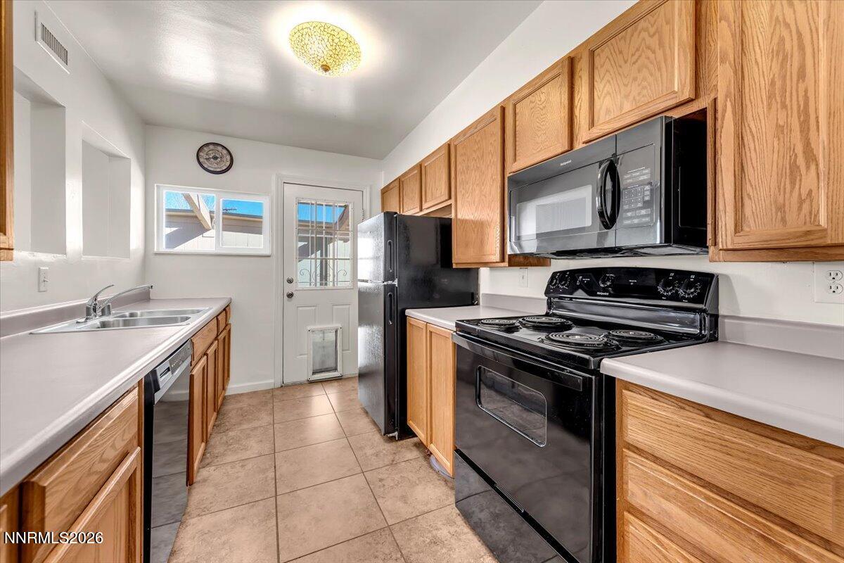 11272 Green Mountain Street Reno, NV 89506 - Photo 9 of 29 09-009