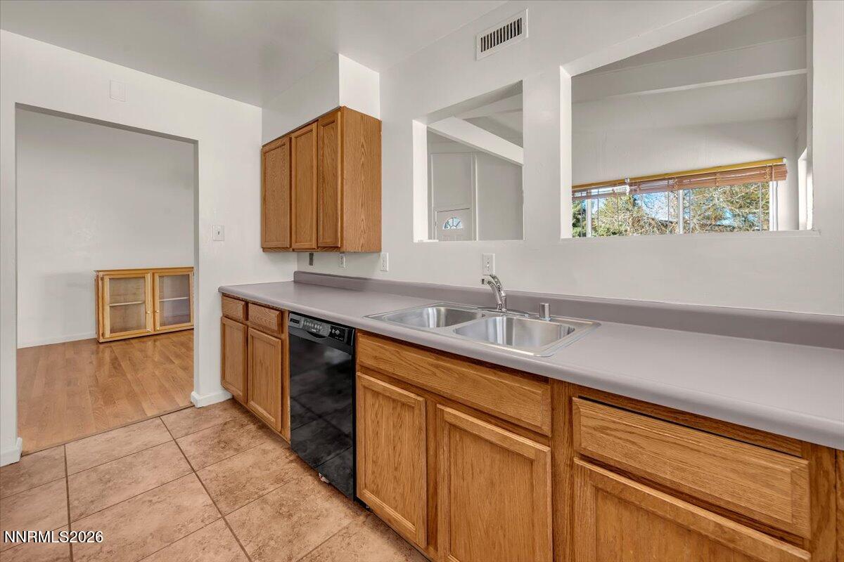 11272 Green Mountain Street Reno, NV 89506 - Photo 10 of 29 10-010