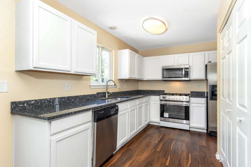 2054 Trafalger Court Romeoville, IL 60446 - Photo 10 of 26