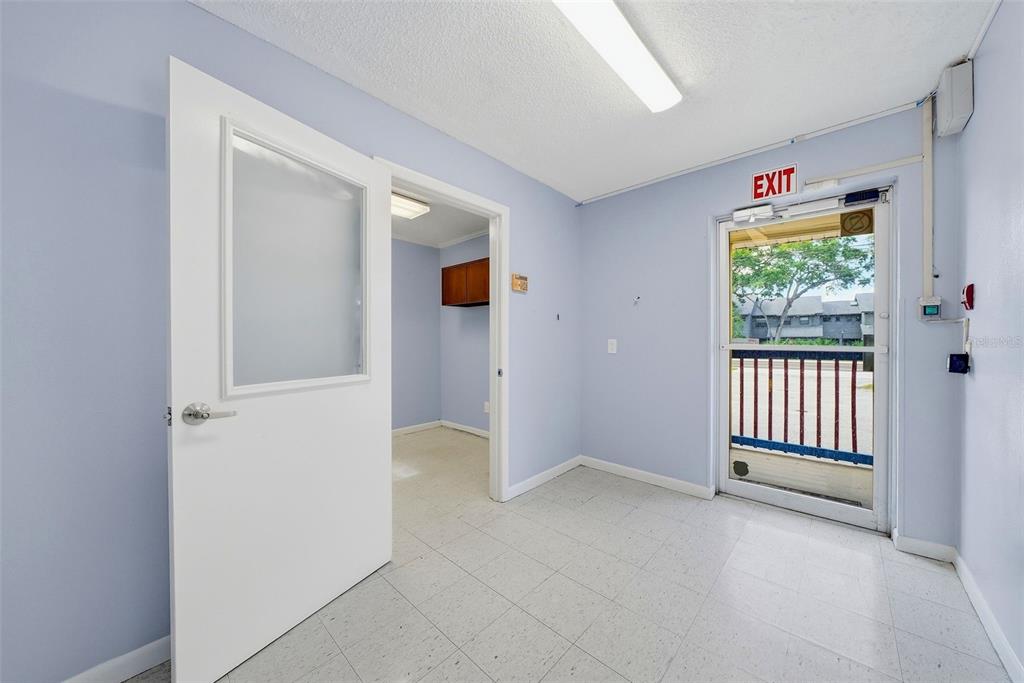 2886 Whitney Road Clearwater, FL 33760 - Photo 6 of 41