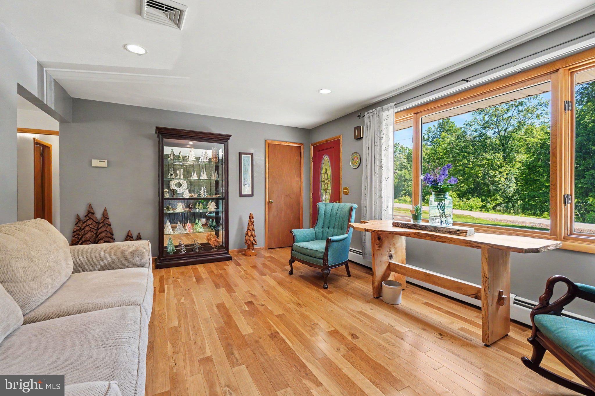 24 Mountain View Road Bethel, PA 19507 - Photo 4 of 37