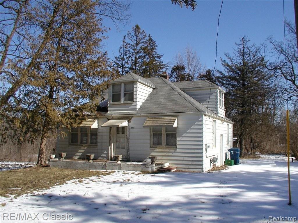 3917 Old Plank Road Milford, MI 48381 - Photo 4 of 9 3917 Old Plank Rd- (3).JPG