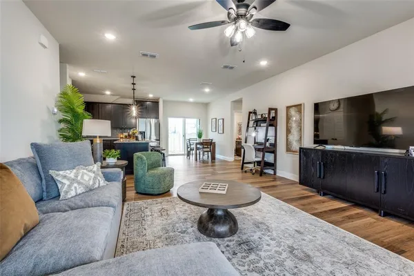 $305,000 | 100 Walnut Street, Whitesboro, TX 76273