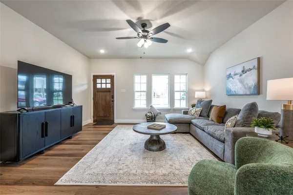 $305,000 | 100 Walnut Street, Whitesboro, TX 76273