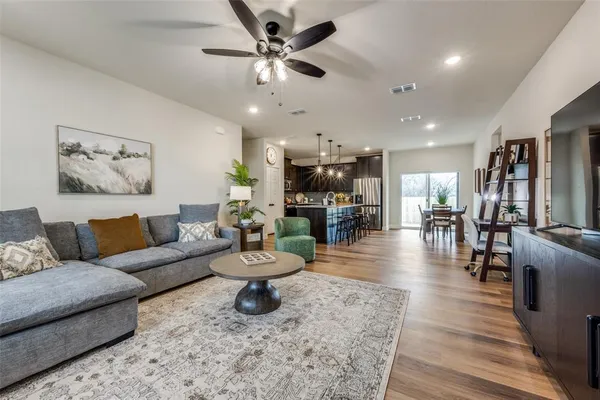 $305,000 | 100 Walnut Street, Whitesboro, TX 76273