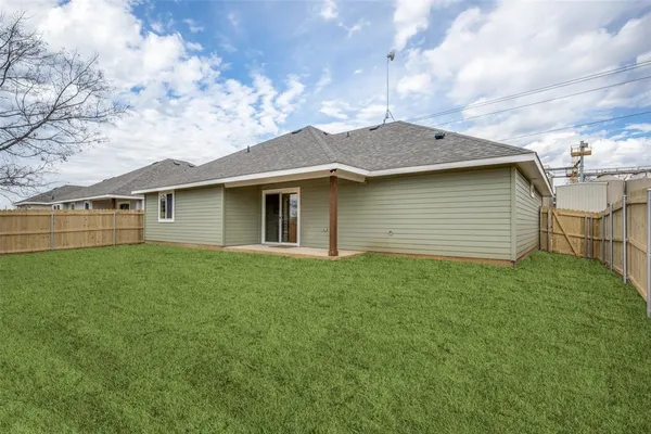 $305,000 | 100 Walnut Street, Whitesboro, TX 76273