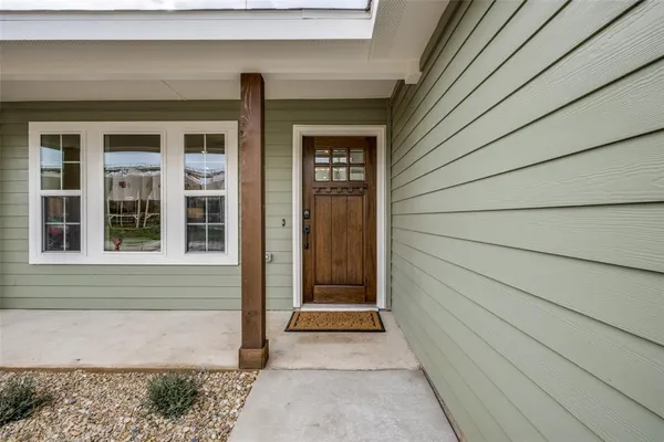 $305,000 | 100 Walnut Street, Whitesboro, TX 76273