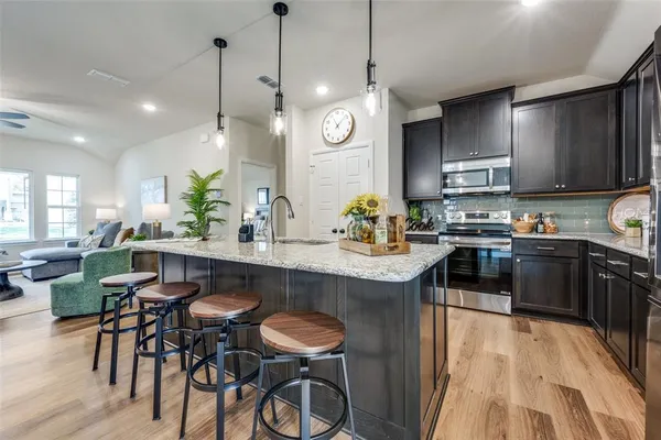 $305,000 | 100 Walnut Street, Whitesboro, TX 76273