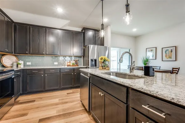 $305,000 | 100 Walnut Street, Whitesboro, TX 76273