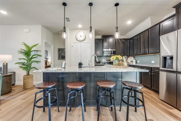 $305,000 | 100 Walnut Street, Whitesboro, TX 76273