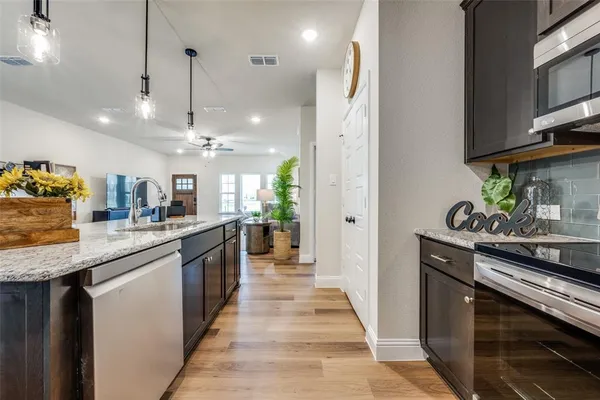 $305,000 | 100 Walnut Street, Whitesboro, TX 76273