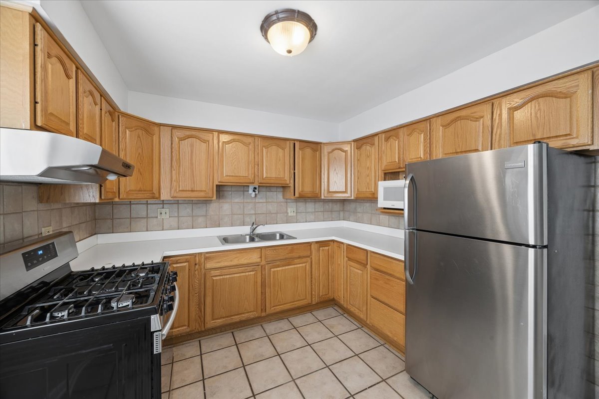 255 East Burlington Street, Unit 1 Riverside, IL 60546 - Photo 13 of 17