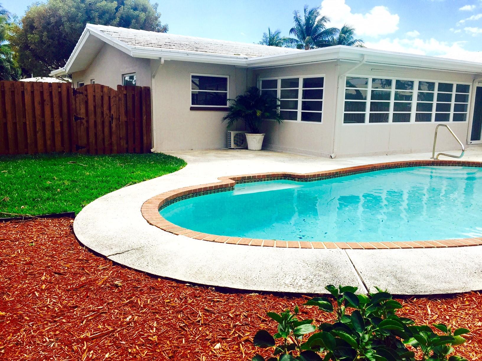 113 Park Lane East Lake Worth, FL 33462 - Photo 16 of 19 Backyard from north east corner