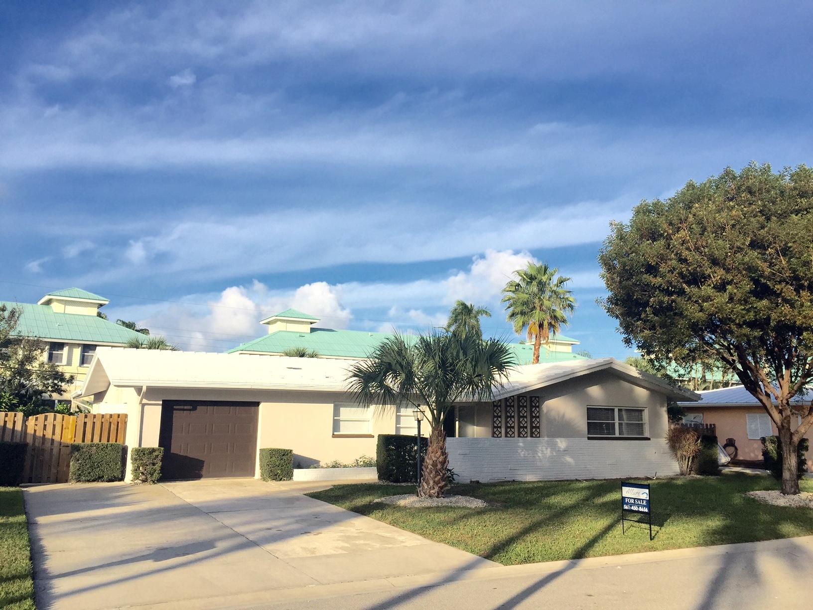 113 Park Lane East Lake Worth, FL 33462 - Photo 3 of 19 Front - Further away