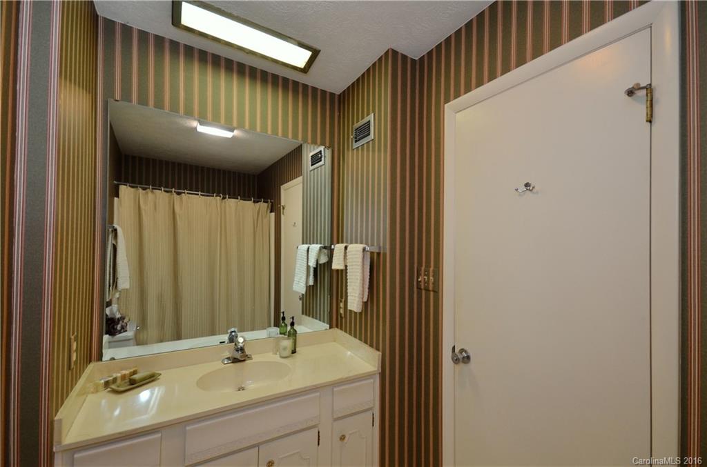 74 Ninevah Road, Unit 74 Waynesville, NC 28786 - Photo 6 of 12 Gallery Image 6