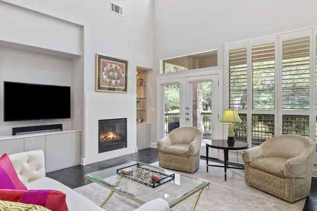 $700,000 | 7800 Southwest Parkway, Unit 1112, Austin, TX 78735