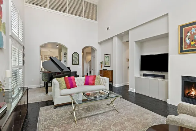 $700,000 | 7800 Southwest Parkway, Unit 1112, Austin, TX 78735