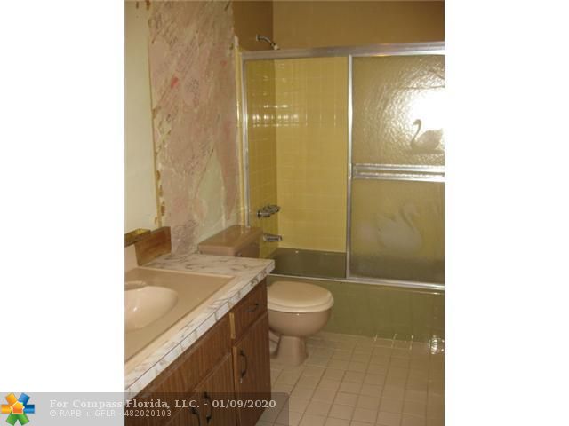 4801 Hancock Road Southwest Ranches, FL 33330 - Photo 14 of 25 Bathroom